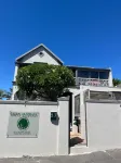 Green Elephant Backpackers - Hostales