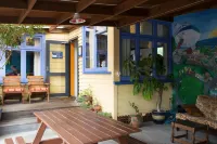 Sequoia Lodge Backpackers Hotels in Havelock