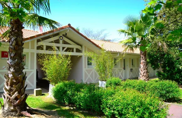 巴約訥北部小屋原生酒店