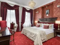 Hotel Kolegiacki Hotels near Archeological Museum