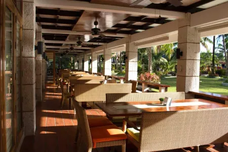 Caluwayan Palm Island Resort & Restaurant