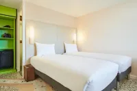 Greet  Hotel Versailles - Voisins le Bretonneux - balcony