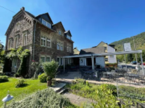 Altes Pfarrhaus Hotels in Ernst