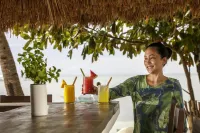 Ocean Vida Beach and Dive Resort - bar