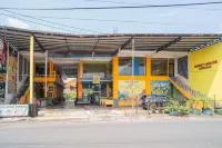 RedDoorz @ Kampung Sawah Jatimurni Bekasi Hotel a Pondok Melati