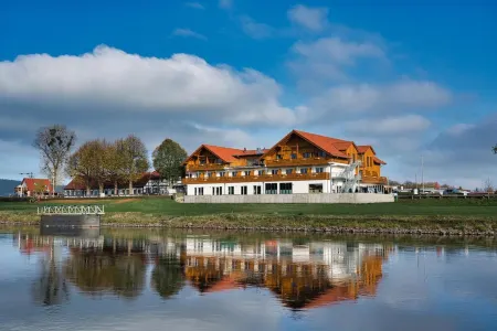 Hotel Grohnder Fährhaus Отели в г. Дильмиссен