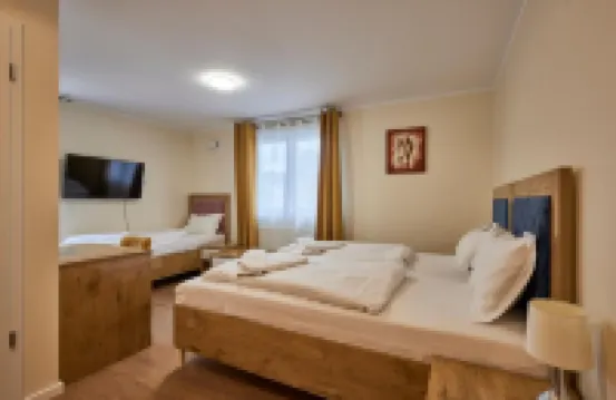 Hotel Isha Hotels near Deutsche Boerse AG