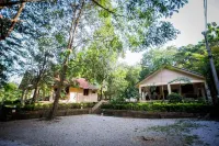 Faasai Resort & Spa Hotels near Noen Nang Phaya Viewpoint
