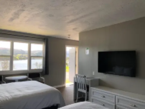 Duck Cove Inn