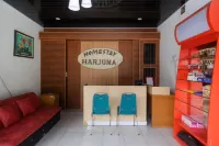 RedDoorz Syariah @ Jalan Dieng Wonosobo 2 Hotels in Garung