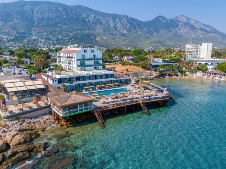 Manolya Hotel Отели в г. Lapithos