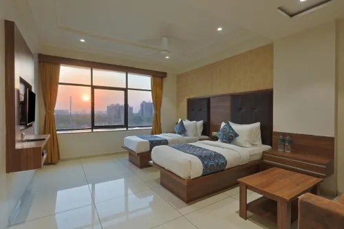 The Castle Crown - Hotel Royal Square, Ahmedabad - parcheggio