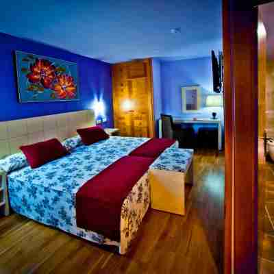 Hotel Condes de Castilla Rooms