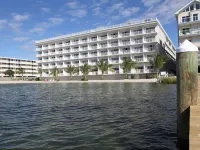 公主灣海灘酒​​店 Seacrets 酒吧（Seacrets）附近的飯店