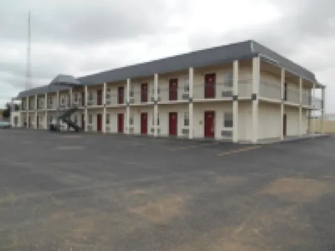 Super 7 Inn