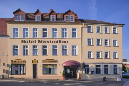 Hotel Maximilian Отели в г. Тойхерн