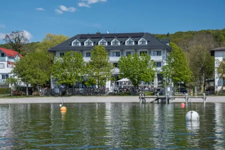 Ammersee Hotel Отели в г. Райстинг