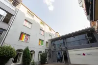Whole Wide World Hostel