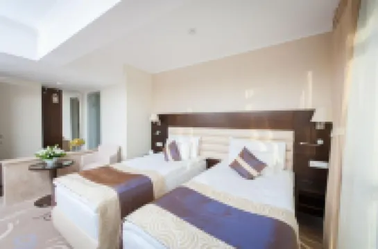 Grand Hotel Coroana Hotels in 