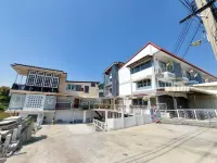 Green Riverside Homestay Отели в г. 