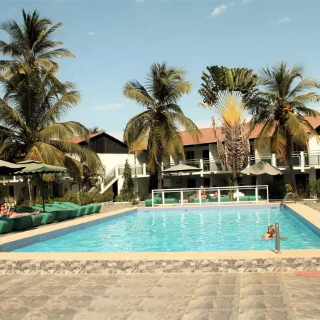 Bungalow Beach Hotel