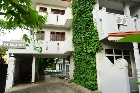 Di Sicuro Tourist Inn Отели рядом со станцией Hikkaduwa Railway Station