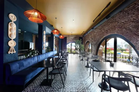 Retro Hotel Отели в г. Шуа Махинджаури