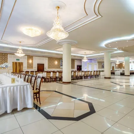 Hotel - Dworek Tryumf Отели рядом с достопримечательностью «Железнодорожный вокзал Белостока»