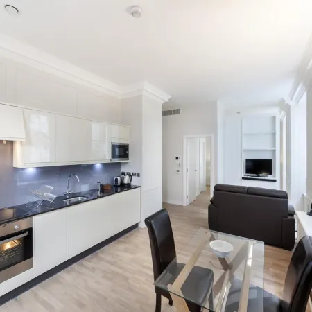 Bank Serviced Apartments by LovelyStay Отели рядом с достопримечательностью «Небоскреб «Скай Гарден»»