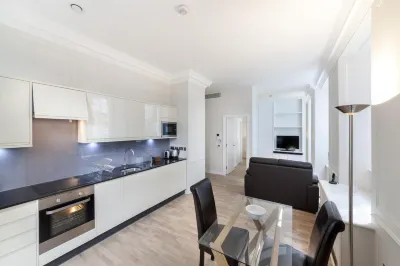 Bank Serviced Apartments by LovelyStay Các khách sạn gần Nhà hàng Sky Garden