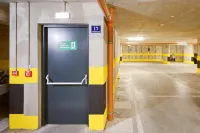 Urban Nook Design Apartments - Private Garage Parking - parcheggio