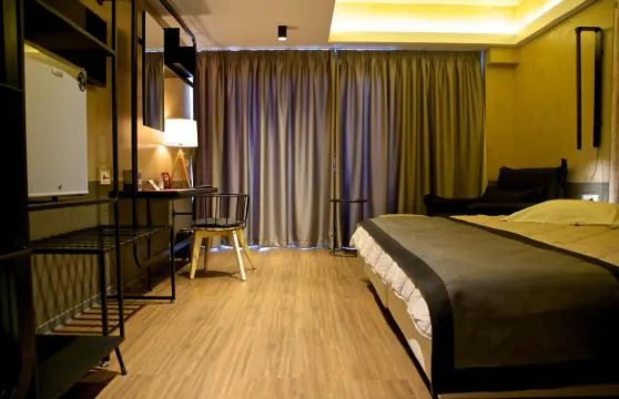 阿多尼斯城市酒店