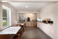 Super 8 by Wyndham Tuscola Hotels in Arcola