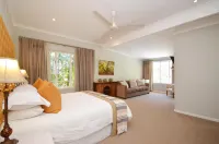 Lodge on Main Guest House and Conference Centre