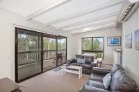 Beacon Point Ocean View Villas Các khách sạn ở Tanybryn