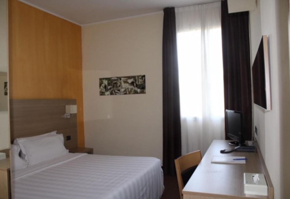 B&B HOTEL First 로비