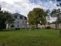 Château de Champblanc فنادق في Cherves-Richemont