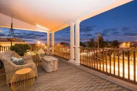 Perry Street Hotel Hotel di Bombira