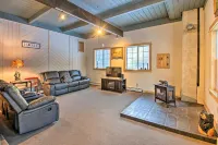 Inviting Countryside Home: 4 Mi to Long Lake!