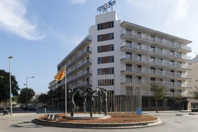 Hotel Papi Отели рядом с достопримечательностью «Champions bar»