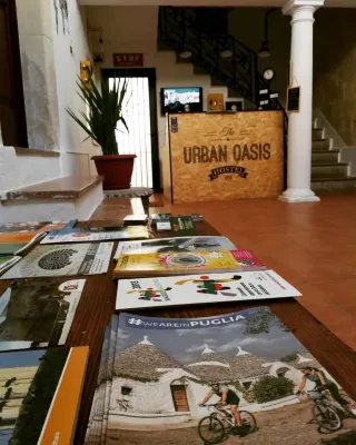 Urban Oasis Hostel Hotel a 