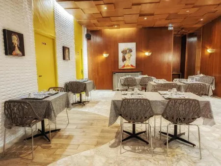 Hotel Cecil Metz Gare Отели в г. Лонжевиль-ле-Мец