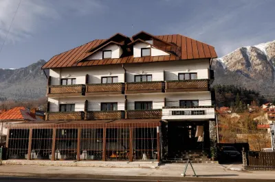 Suru Hotel & Restaurant فنادق في 