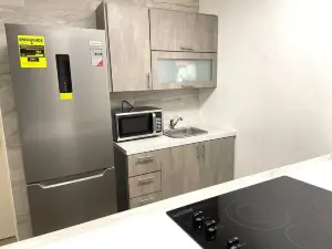 Hollywood Apartments - C