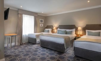 Castle Oaks House Hotel