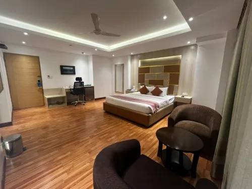 Royal Raj Hotel Hotels in Shah Makhdum Thana