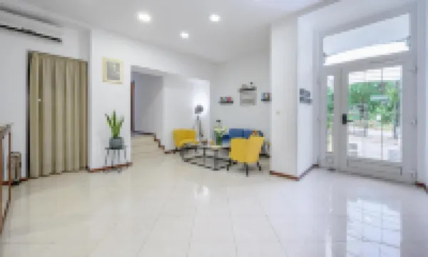 Yellow House with Private Parking