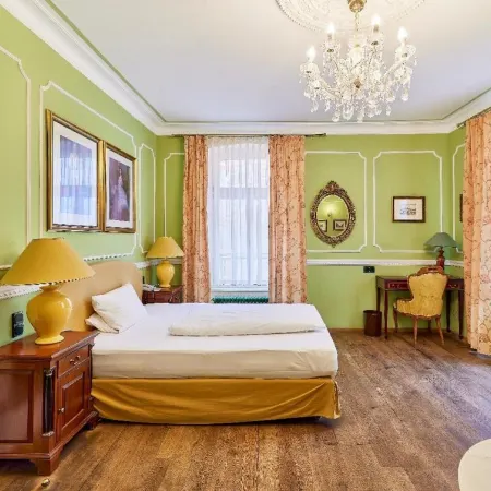 Hip Hotel