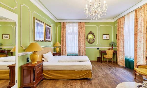 Hip Hotel
