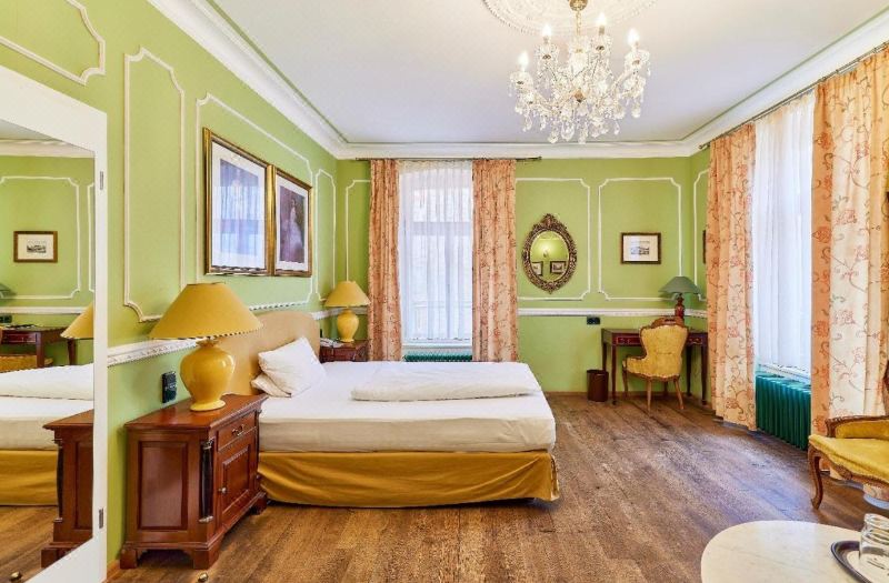 Hip Hotel